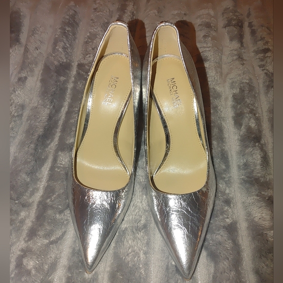 Michael Kors Silver Heels with Pointed Toe and Metallic Finish, Size 5M No Box - Picture 2 of 7